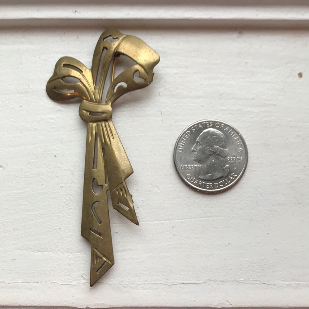 Vintage brass bow pin